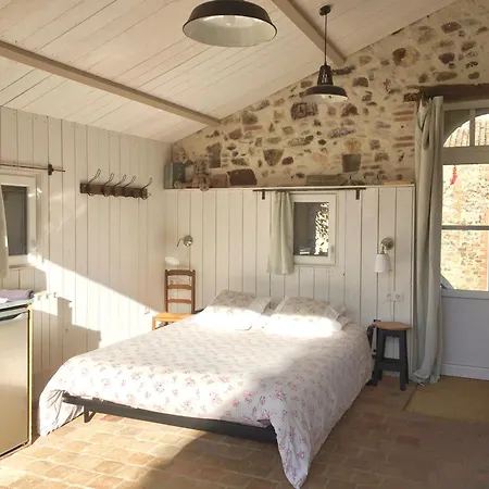 Hotel apartamentowy Au Bord De La Piscine Chauffee Et Privee Pour Vous Le Soir ! *