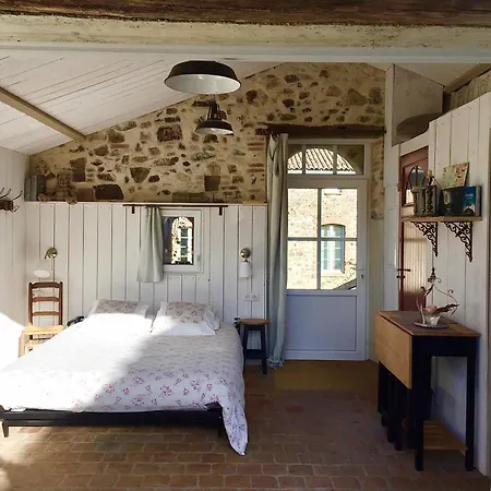 Au Bord De La Piscine Chauffee Et Privee Pour Vous Le Soir ! Hotel apartamentowy