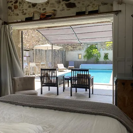 Apartmanhotel Au Bord De La Piscine Chauffee Et Privee Pour Vous Le Soir !