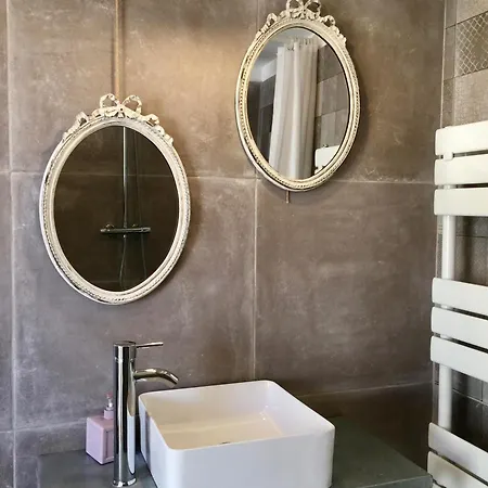 Au Bord De La Piscine Chauffee Et Privee Pour Vous Le Soir ! Σολέ