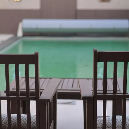 Au Bord De La Piscine Chauffee Et Privee Pour Vous Le Soir ! Aparthotel