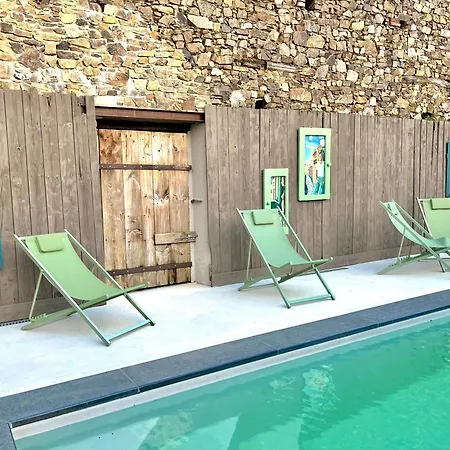 Aparthotel Au Bord De La Piscine Chauffee Et Privee Pour Vous Le Soir ! Cholet