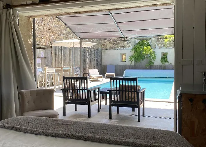 Ξενοδοχείο με διαμερίσματα Au Bord De La Piscine Chauffee Et Privee Pour Vous Le Soir !