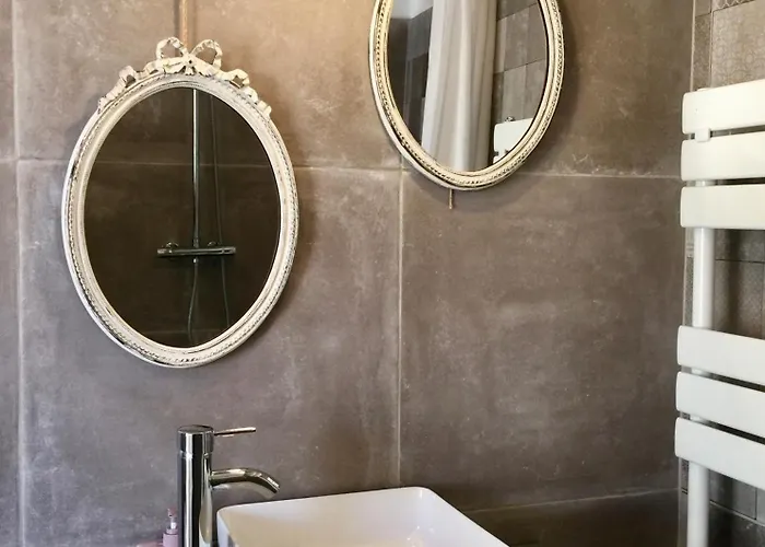 Au Bord De La Piscine Chauffee Et Privee Pour Vous Le Soir ! Σολέ